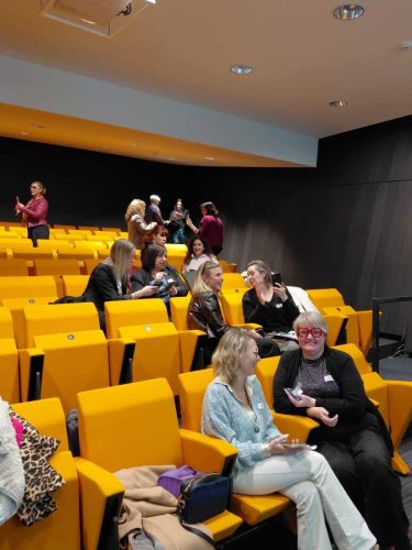 5600deac-9632-41b1-b81b-0285d26f2ed2